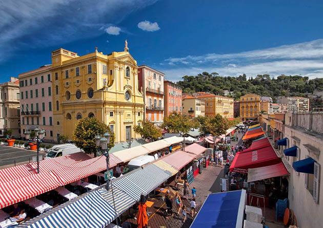 Le Cours Saleya dans le Vieux-Nice, point de passage du rallye pédestre team building